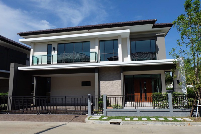 ขายบ้านใหม่-the-city-พัฒนาการ-บ้านใหญ่โซนด้านหน้าโครงการ-ใกล้คลับเฮาส์-สระว่ายน้ำ