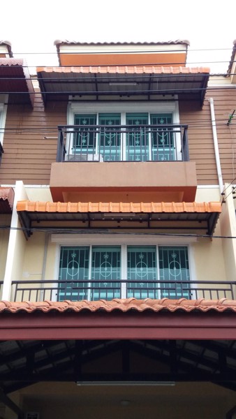 ให้เช่าบ้านใหม่-ทาวน์โฮม-3-ชั้น-3-ห้องนอน-3-ห้องน้ำ-2-ที่จอดรถ-1ห้องครัว-1ห้องโถงรับแขก
