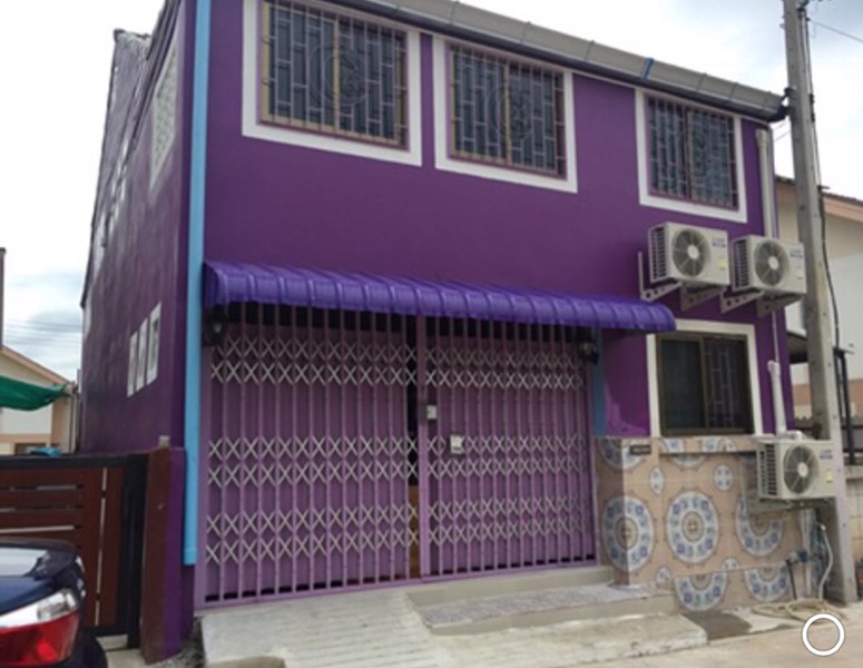 ขายบ้านแฝด-แค่ครึ่งเดียว-ต่อเติมเต็มพื้นที่-หลังคาใสกันร้อนทั้งหลัง-ใจกลางเมือง-จังหวัดกาญจนบุรี