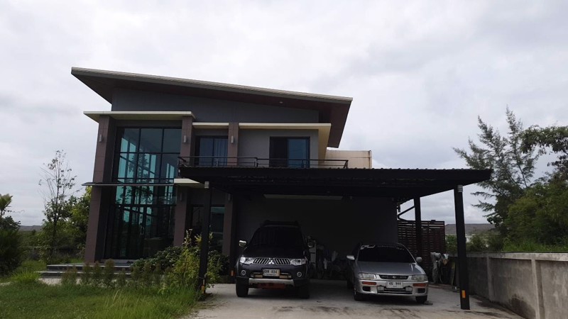 ขายบ้านเดี่ยวสไตล์โมเดิร์น-2-ชั้น-ปัญญารีสอร์ตชลบุรี-416-ตรว-ติดถนนสุขุมวิท-ใกล้สำนักงานเทศบาลตำบล