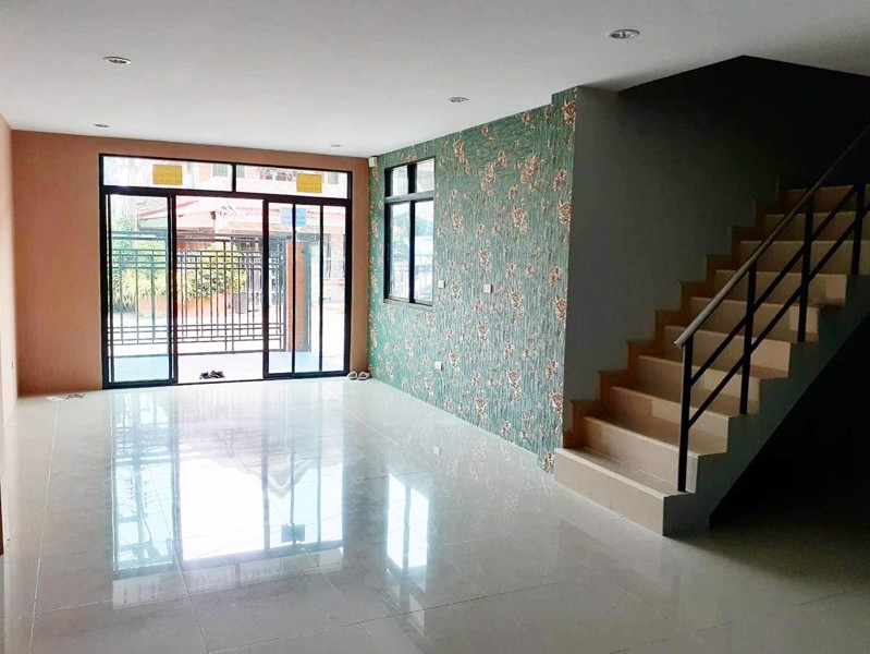 ให้เช่าทาวน์เฮ้าส์ในเมืองพัทยา-เหมาะสำหรับทำออฟฟิศหรือสปา-ติดตลาดน้ำสี่ภาคห่างจากถนนสุขุมวิท-200-ม