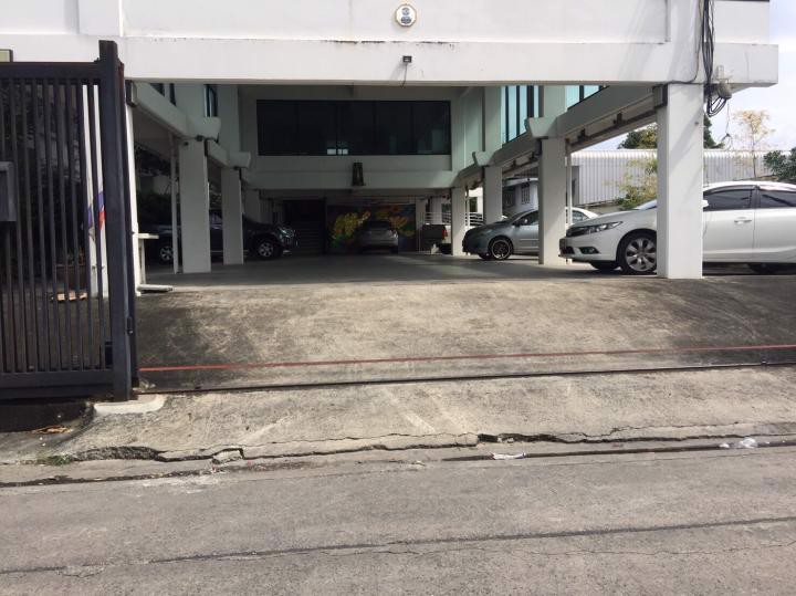 ให้เช่าอาคารสำนักงานพร้อมโกดังพื้นที่ใกล้เลียบด่วนรามอินทรา