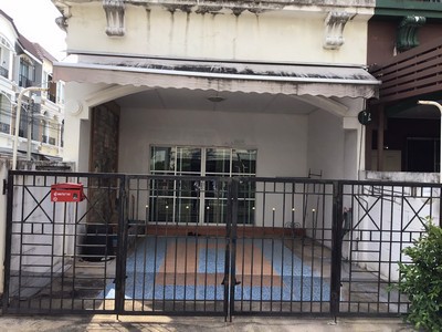 ให้เช่าทาวน์โฮม-3-ชั้น-หลังมุม-บ้านกลางเมือง-โชคชัย-4-ใกล้กองบังคับการปราบปราม