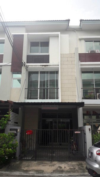 ให้เช่าทาวน์โฮม-3-ชั้น-ย่านพระราม-3-หมู่บ้านธนาพัฒน์เฮ้าส์-พร้อมเฟอร์นิเจอร์