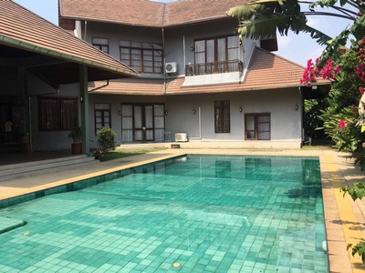 ให้เช่าบ้านเดี่ยว-2-ชั้น-แต่งบ้านสวยสไตล์บาหลี-พร้อมสระว่ายน้ำและเฟอร์นิเจอร์พร้อมอยู่-ย่านอ่อนุช