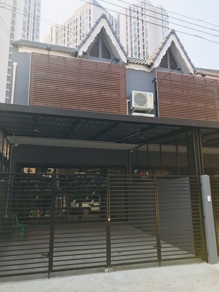 ให้เช่าทาวน์โฮมรีโนเวทใหม่-ย่านเหม่งจ๋าย-ใกล้สำนักงานเขตห้วยขวาง