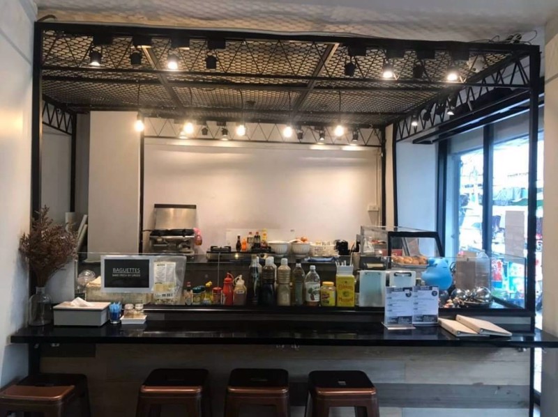 ด่วน-เซ้งโฮลเทลพร้อมร้านอาหารย่านถนนข้าวสาร-สภาพพร้อมดำเนินกิจการทันที