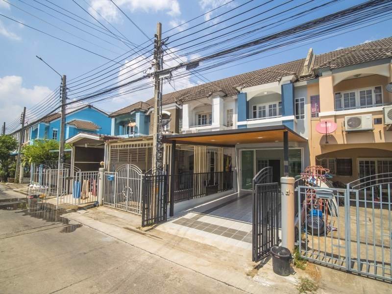 1020ด่วนรีบจองรีบตัดสินใจหลังนี้มาไวไปไวเเน่นอน-ขายทาวน์เฮ้าส์ต้นซอยไทรม้า-ตรงข้ามท่าอิฐ-ใกล้-สถาน