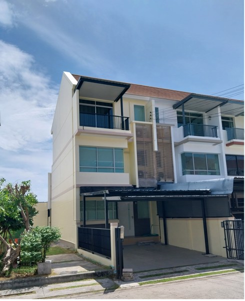 ขายทาวน์โฮม3ชั้น-หมู่บ้าน-บ้านใหม่-เทพารักษ์-ติดถนนใหญ๋-แปลงหัวมุม-หน้ากว้าง-เพื่อนบ้านนิสัยดี