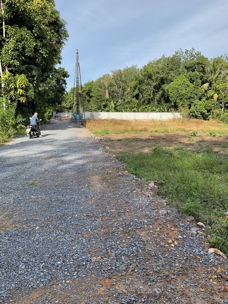 แบ่งขายที่ดินจัดล็อค5dใกล้เซ็ลทรัลนครศรี2กมล็อคละ60ตรว520000บาท{ราคาต่อรองได้}พร้อมจบทันที