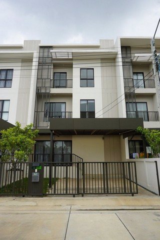 ทาวน์โฮม-3-ชั้นหลังใหม่-ให้เช่า-โครงการ-วิลลา-อัลเบลโล่-villa-albero-กรุงเทพกรีฑา-เฟอร์ครบพร้อมอยู