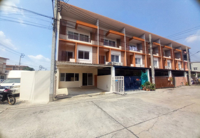 ขายทาวน์เฮ้าส์-หมู่บ้านรัชธานี-10-ซอยคู้บอน-27-ถนนรามอินทรา-บางเขน-กรุงเทพมหานคร