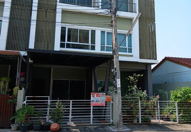 ขายทาวน์เฮ้าส์-หมู่บ้านนลิน-อเวนิว-2-รามคำแหง-144-เนื้อที่-17-ตรว-3-ชั้น-3-นอน-3-น้ำ