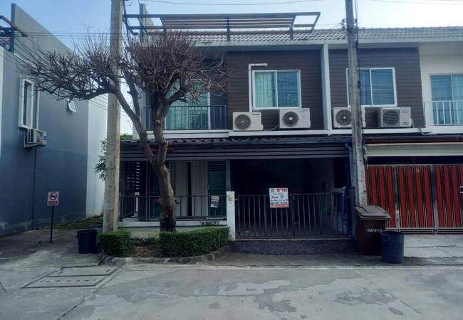 ขายทาวน์เฮ้าส์-หมู่บ้านเดอะคัลเลอร์ส-รังสิต-คลอง-4-เนื้อที่-177-ตรว-2-ชั้น-3-นอน-2-น้ำ