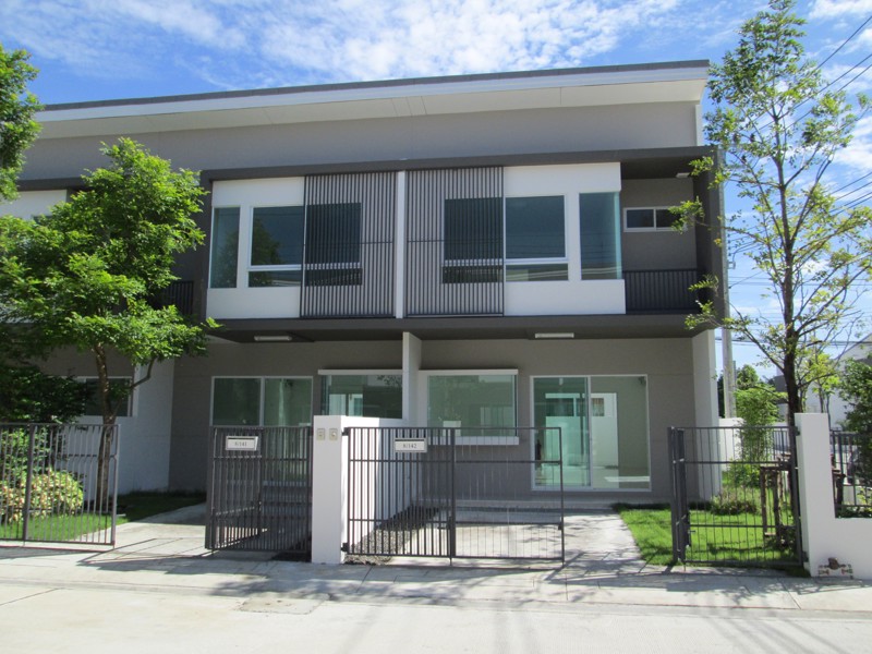 ให้เช่าทาวน์โฮม-หลังมุม-บ้านสวย-ของครบ-คุ้มค่า-ใกล้-มabac-บางนา