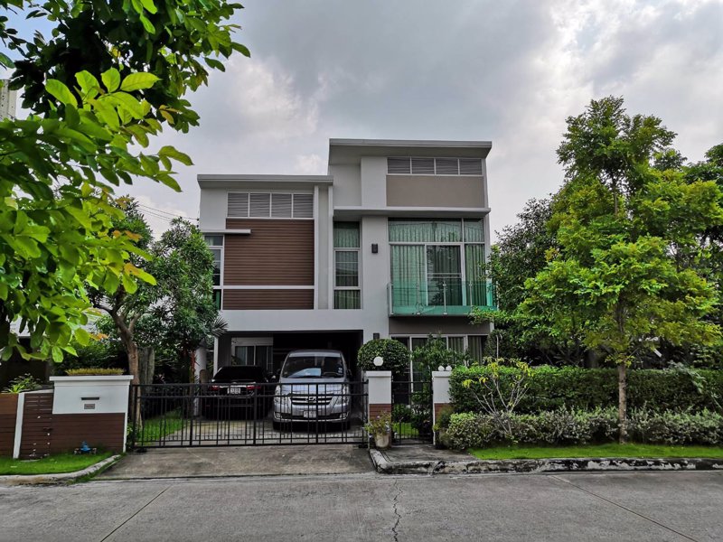 ขายบ้านเดี่ยว-2-ชั้น-หลังมุม-ถนนเมน-ติดกับสวนส่วนกลาง-ไม่มีสายไฟ-กรุงเทพกรีฑาตัดใหม่-ลาดกระบัง-กรุงเ