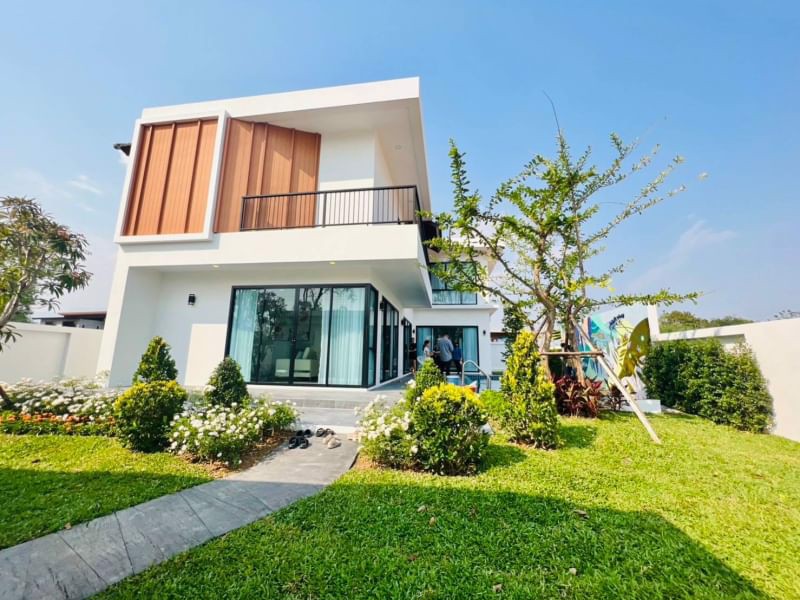 ขายบ้านสร้างใหม่-บ้านหรูพูลวิลล่าหางดง-เชียงใหม่-เดินทางสะดวก