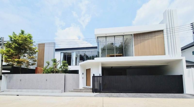 เชียงใหม่-ลักชัวรี่-พูลวิลล่าทันสมัยสร้างเสร็จใหม่พร้อมขาย