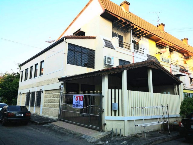 ขาย-ทาวน์เฮ้าส์-ถนนลาดพร้าว-ซนาคนิวาส-3นอน-3น้ำ-ขนาด-36-ตรว