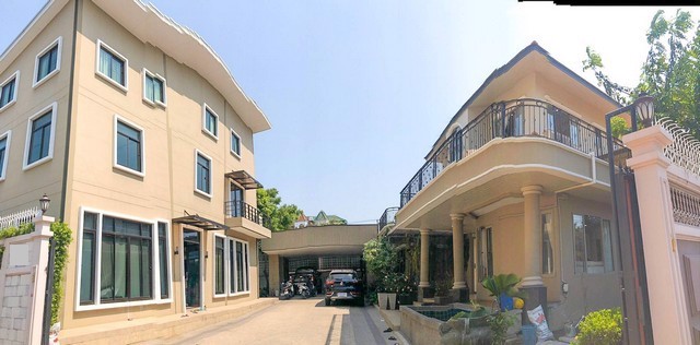 ขาย-ตึกออฟฟิศ-3ชั้น-พร้อมบ้านเดี่ยว-3-ชั้น-ซอย-นาคนิวาส-18-ถนน-ลาดพร้าว-71-เซ็นทรัลอีสวิลล์