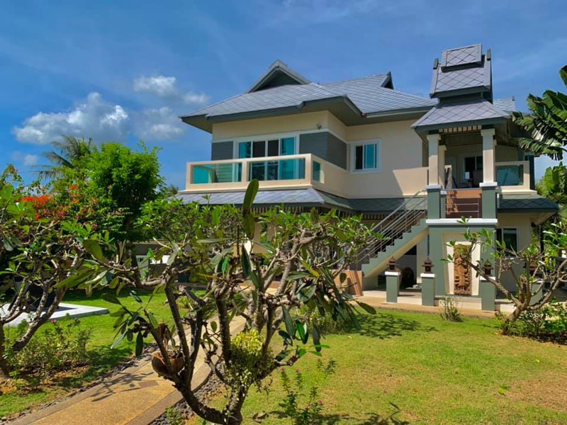 ขายบ้านเดี่ยวพร้อมที่ดิน-วิวสวย-ติดชายทะเล-มีสระว่ายน้ำ