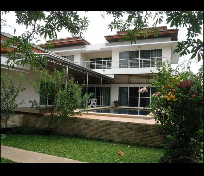 large-modern-3-bedroom-home-with-pool-next-to-horseshoe-point-pattaya