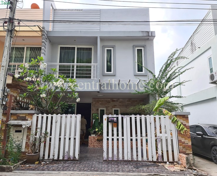 ทาวน์โฮม-หมู่บ้าน-เมอริท-แกรนด์-ดอนเมือง-หลังมุม