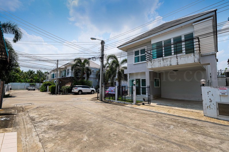 บ้านเดี่ยว-หมู่บ้าน-รัชชา-5-กาญจนาภิเษก-นครอินทร์-หลังมุม