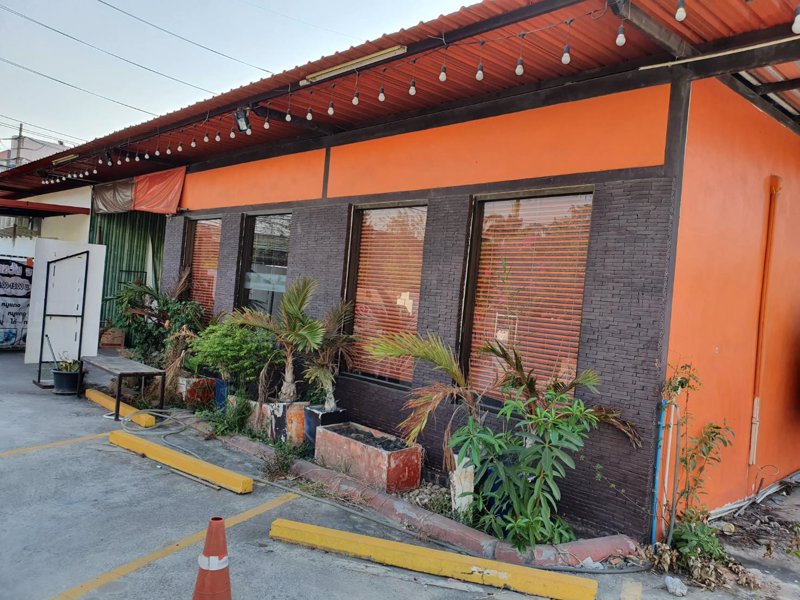 ให้เช่า-ห้องกระจกทำออฟฟิต-หรือห้องเก็บของ-อยู่สี่แยกคอมเพล็กซ์-ฉะเชิงเทรา