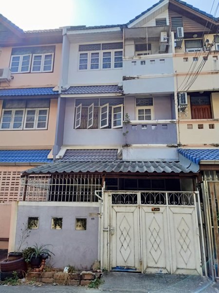 ขาย-เช่า-ทาวน์เฮ้าส์-3-ชั้น-ใกล้ตลาดเช้าสวนผัก-50-เมตร-เดินทางสะดวกเข้าออกได้หลายเส้นทาง-ตลิ่งชัน