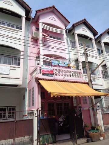 ขาย-ทาวน์เฮ้าส์-3-ชั้น-หมู่บ้านเจริญสุข-บางกรวย-ไทรน้อย-ต่อเติมสวย-พร้อมอยู่-พื้นที่ใช้สอยเยอะ