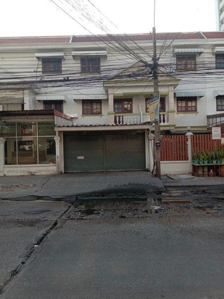 code5682-ให้เช่าทาวน์เฮ้าส์-3ชั้น-ทำเลดี-ติดถนนใหญ่ซอยแฮปปี้แลนด์-ตรงข้าม-the-mall-บางกะปิ-ค้าขายได้