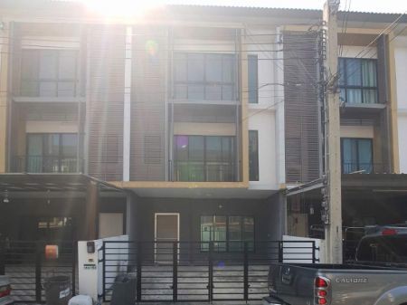 ขาย-ทาวน์เฮ้าส์-connect-3-วงแหวน-กาญจนา-3-ชั้น-ขนาด-22-ตรว-พื้นที่-190-ตรม-3-นอน3-น้ำ