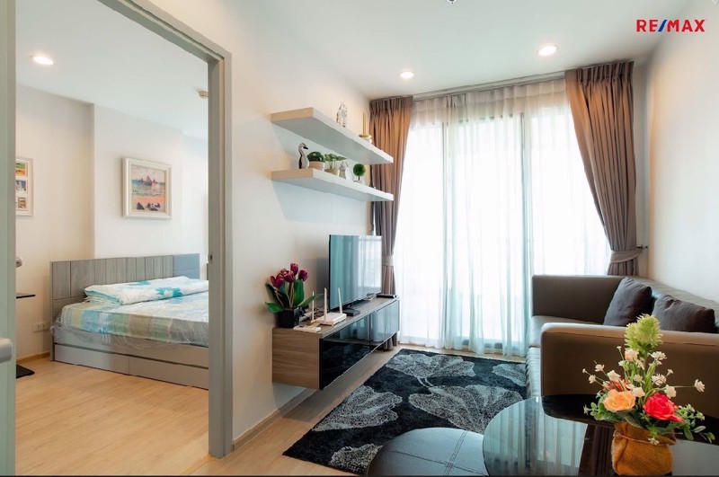 ขายคอนโด ไอดีโอ สาทร-ท่าพระ ใกล้ BTS โพธิ์นิมิตร 1 ห้องนอน ชั้นสูง วิวสระ ห้องสวย  เฟอร์ฯพร้อมอยู่