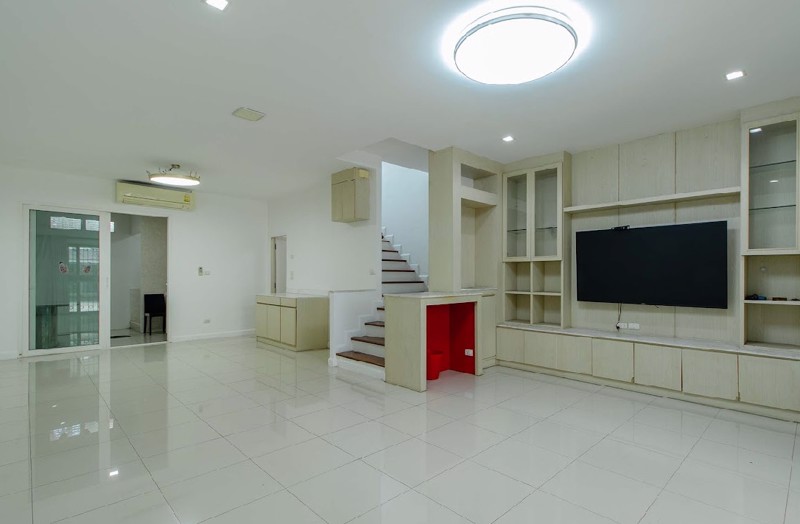 ขายทาวน์โฮม 4นอน ม.เออร์เบิน สาทร ติดถ.ราชพฤกษ์ ใกล้รถไฟฟ้า BTS&MRTบางหว้า