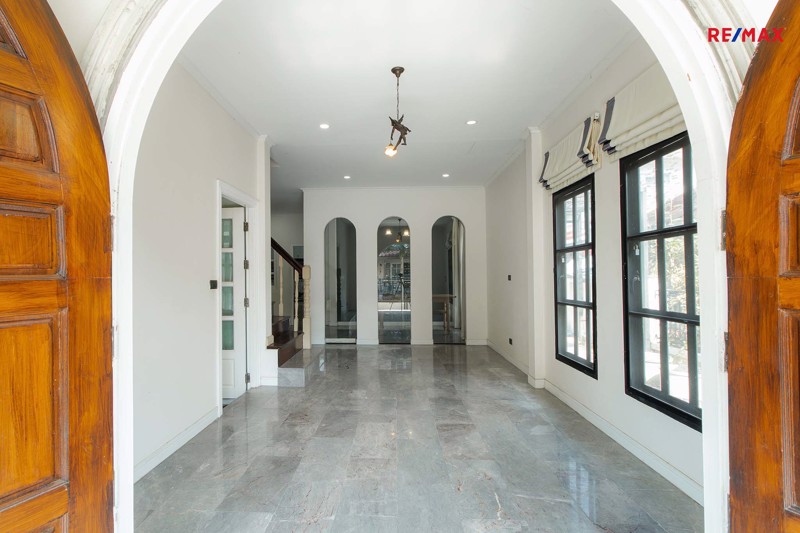 ขายบ้านแฝดรีโนเวทพร้อมอยู่ ม.รติรมย์3 ถ.สวนผัก32 บางกราย ใกล้ Central Westville