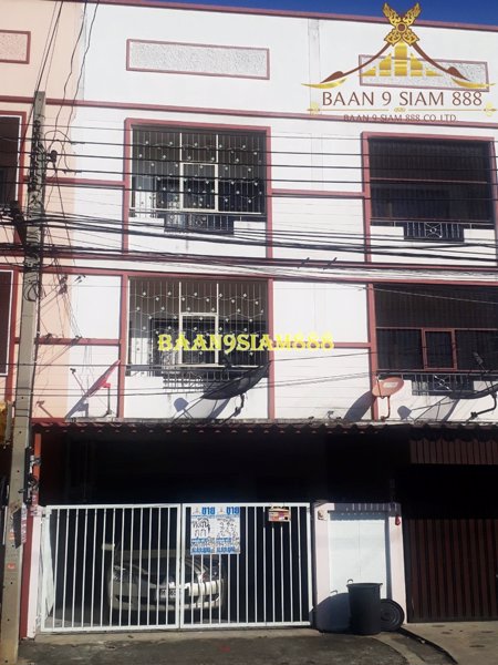 ทาวน์โฮม-3ชั้น-หมู่บ้าน-ชรุ่งเรือง-6-บางบัวทอง