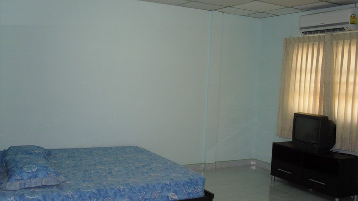 ให้เช่าทาวน์เฮ้าส์เฟอร์ครบรังสิตคลอง4-full-furnished-townhouse-for-rent