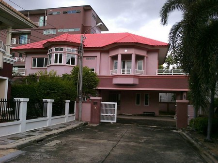 ขายบ้านลีลาวดี-5-ห้องนอน-5-ห้องน้ำจอดรถ-3-คัน-จนนทบุรี