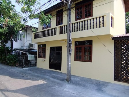 ขายด่วน-บ้านเดี่ยว-2-หลังติดกันในราคาหลังเดียว-หัวมุม-สุขุมวิท-71-bts-พระโขนง