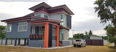 บ้านเดี่ยว-2-ชั้นครึ่งพร้อมที่ดิน-ใกล้สนามบินอู่ตะเภาและมอเตอร์เวย์-มือ-1-พร้อมอยู่