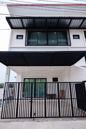 ขายบ้านแฝด-2-ชั้น-หมู่บ้านแม่โจ้-คลันทรีย์-มีเฟอร์นิเจอร์-พร้อมเข้าอยู่