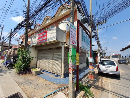 ขายตึกแถว-3-ชั้น-หน้าหมู่บ้านสิวารัตน์-5-สามพราน-นครปฐม-ห้องหัวมุม-ค้าขายดี