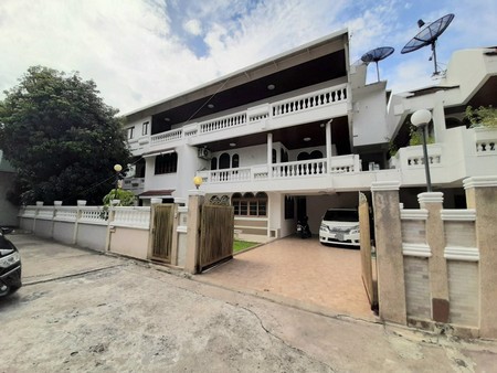 ให้เช่า-บ้านสุขุมวิท47-ทำเลดีจากถนนสุขุมวิท50เมตร-เดินทางสะดวกใก้ลbtsพร้อมพงษ์