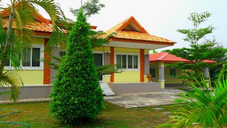 ขายบ้านหลังใหญ่พร้อมที่ดิน-อยู่ติดถนนทางหลวงอุดร-กุดจับ-มีเนื้อที่-1-ไร่-2-งาน