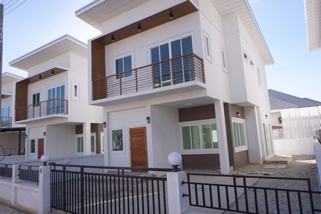 ขายบ้านเดี่ยว-2-ชั้น-เส้นต้นยาง-หมู่บ้านเพ็ญมณี-5-เชียงใหม่-3-ห้องนอน-3-ห้องน้ำ