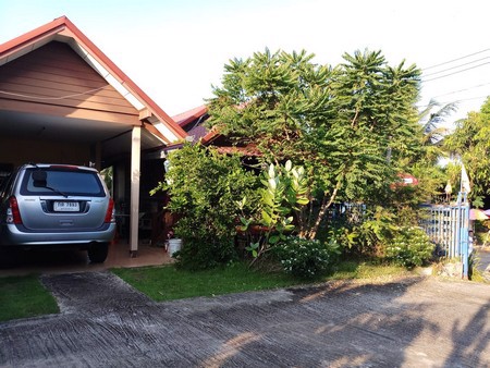 ขายที่ดินพร้อมบ้านสวนสองหลัง-เนื้อที่-148-ตารางเมตร-แปลงหัวมุม