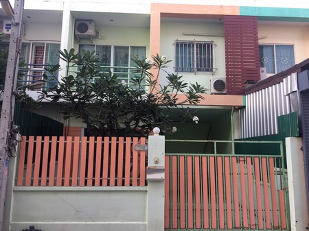 ขายทาวน์เฮ้าส์-2-ชั้น-ซอยมิสทีน-แหล่งชุมชน-ทำเลดี-กรุงเทพ