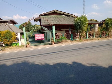 ขายบ้านเดี่ยว-2-ชั้นบ้านครึ่งปูนครึ่งไม้-พร้อมที่ดิน-จังหวัดลำพูน