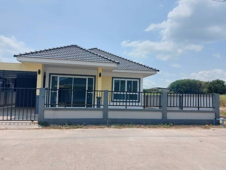 ขายบ้านเดี่ยวสร้างใหม่-3-หลัง-พร้อมที่ดินเหลืออีก-1-ไร่กว่า-นิคมพัฒนา-ระยอง